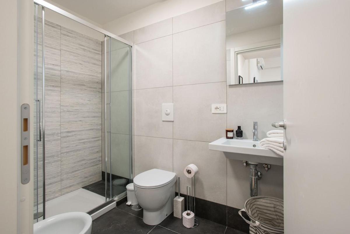 Apartment Urban Oasis With Balcony And Free Private Parking Rome